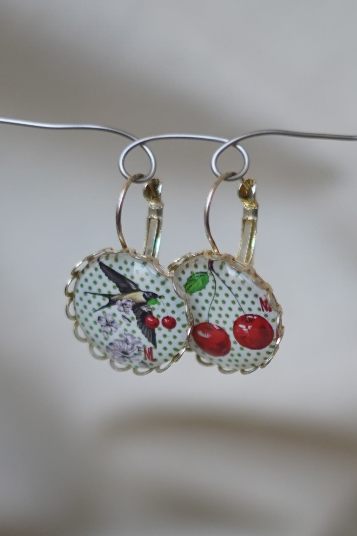 Hirondelle & cerises sur pois La Vieille Fille