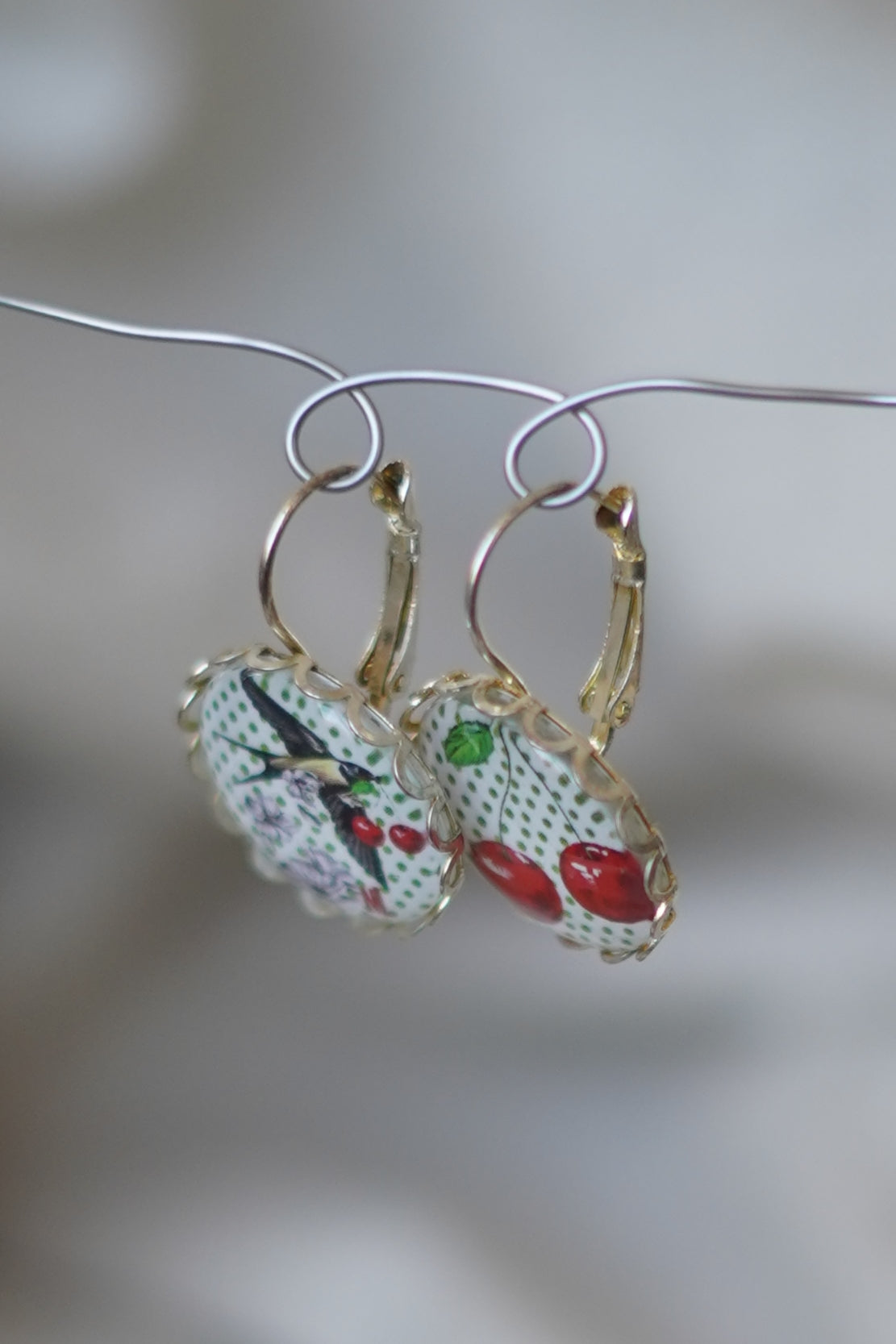 Hirondelle & cerises sur pois La Vieille Fille