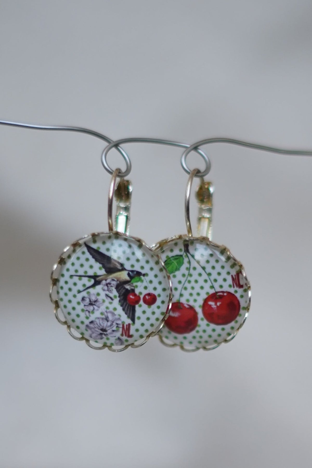Hirondelle & cerises sur pois La Vieille Fille