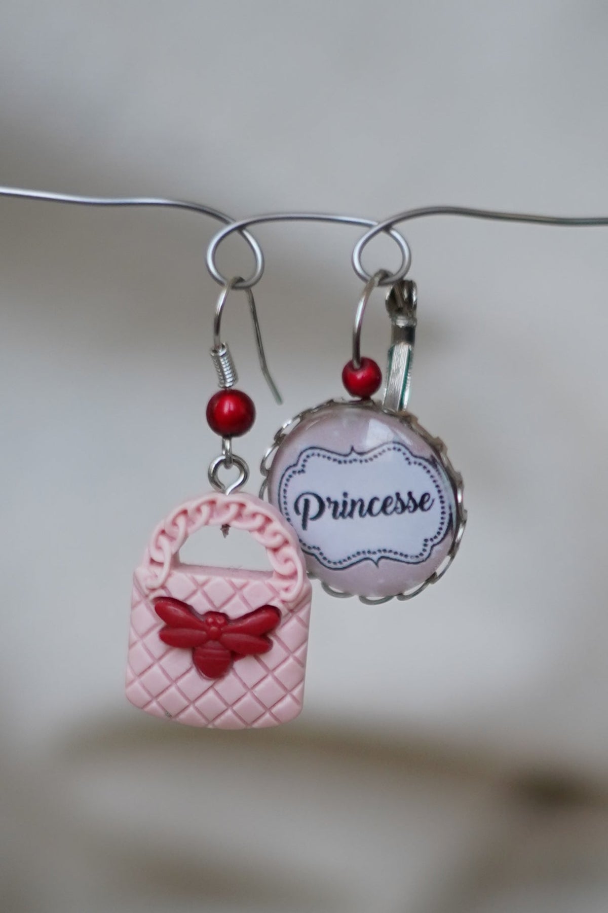 Boucles d'oreilles dépareillées La Vieille Fille