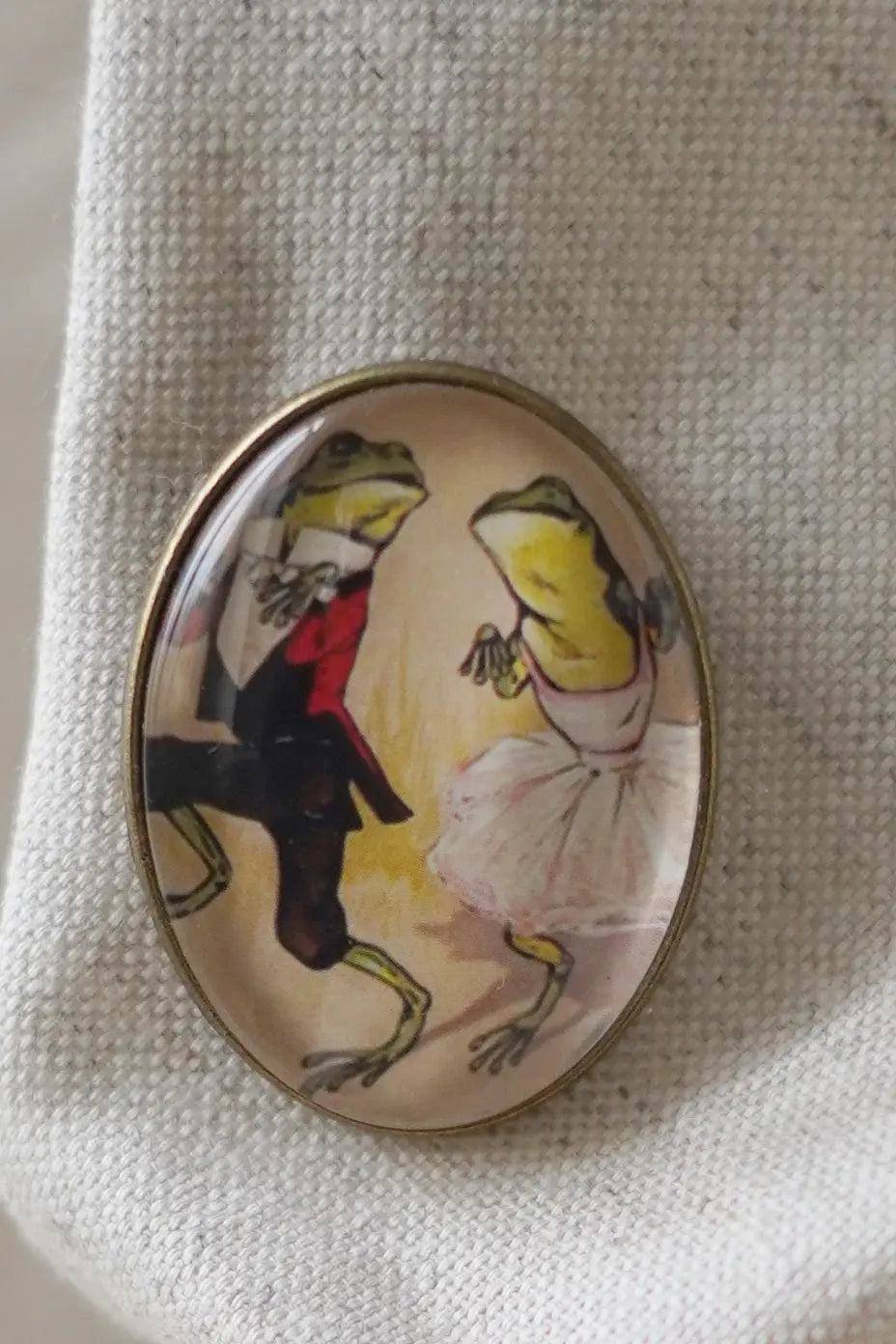 Broche le bal des grenouilles
