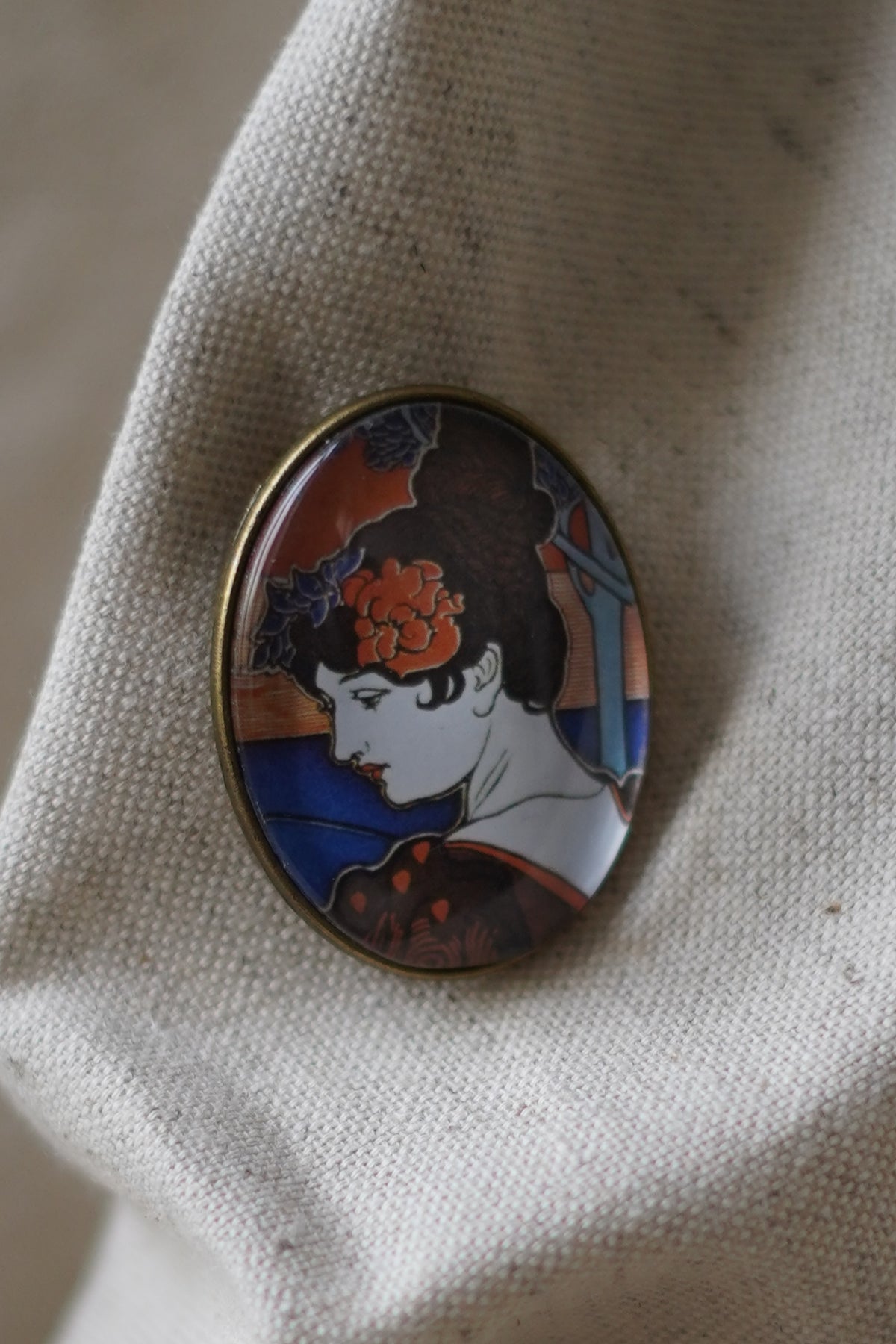 Broche femme art nouveau