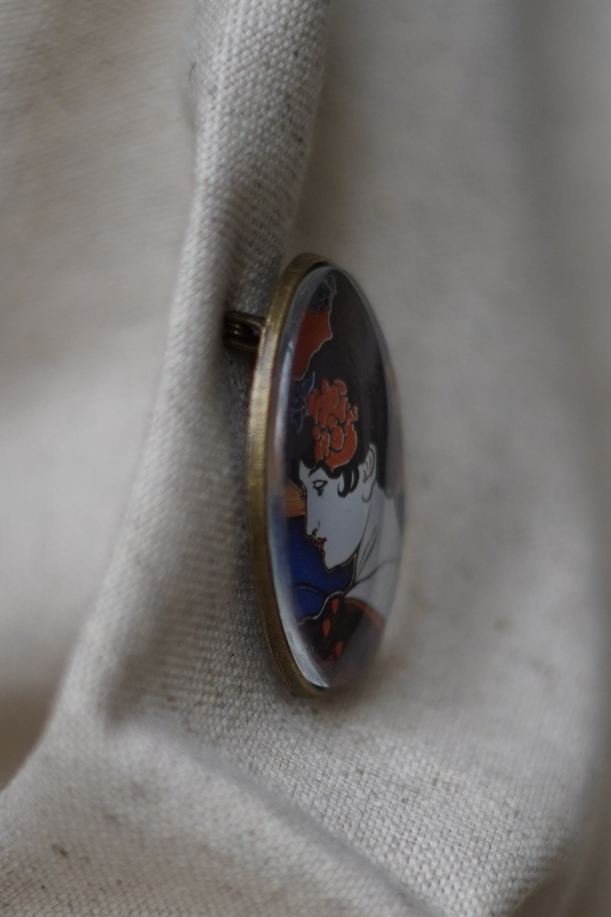 Broche femme art nouveau