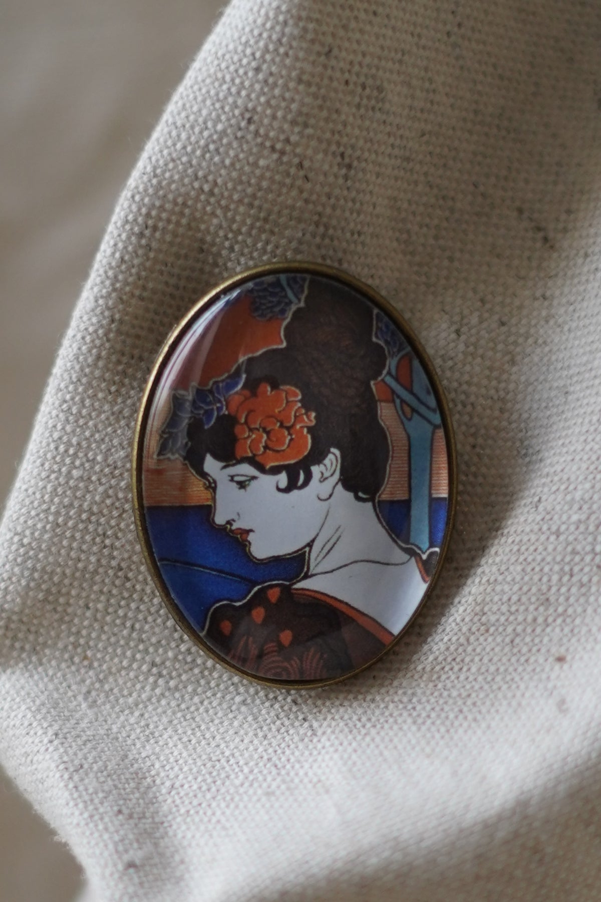 Broche femme art nouveau