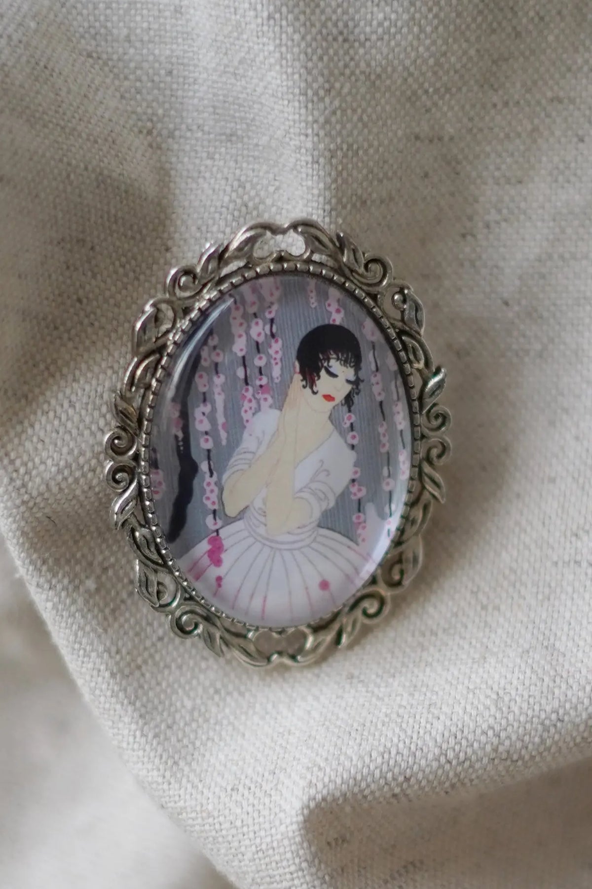 Broche femme fleurs de cerisier