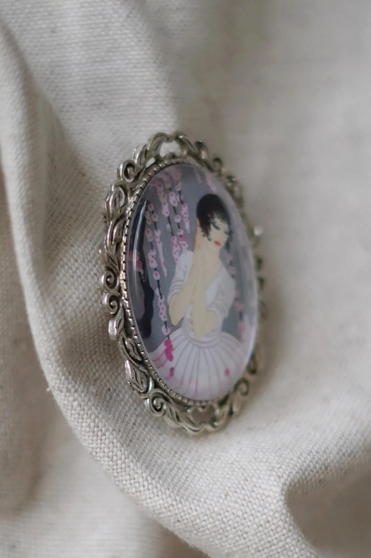 Broche femme fleurs de cerisier