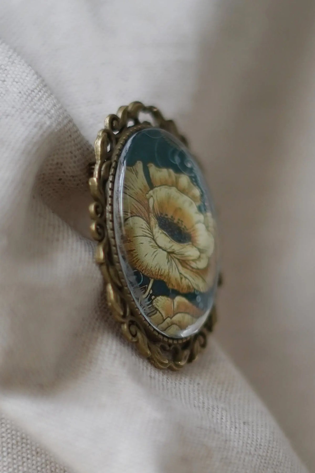 Broche fleur jaune