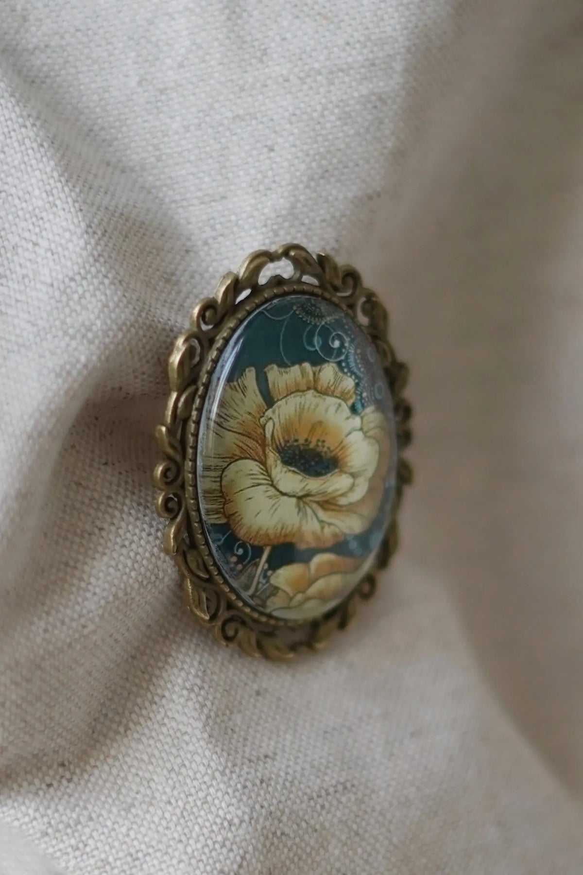 Broche fleur jaune