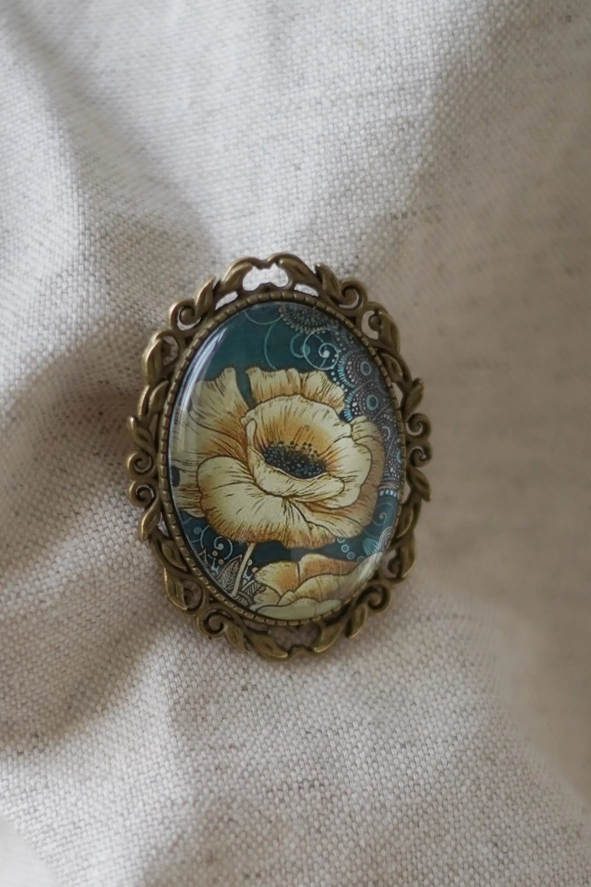Broche fleur jaune