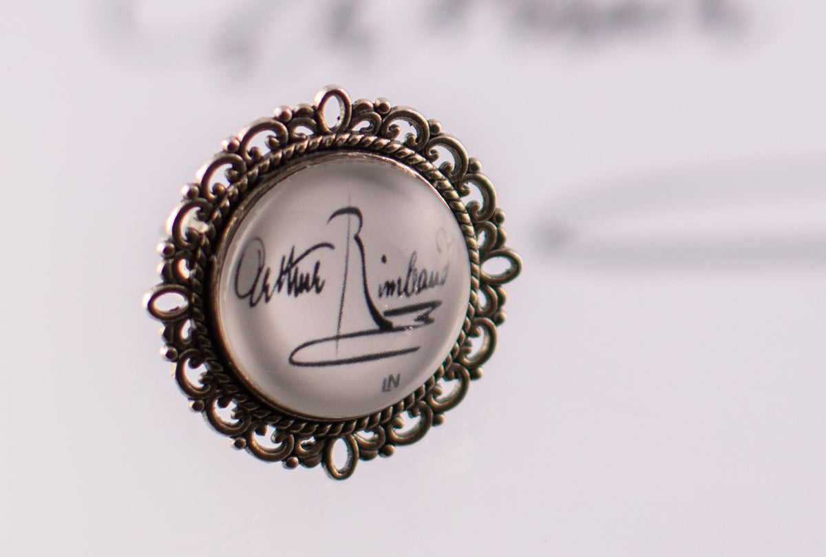 Bague cabochon ronde  Arthur RIMBAUD bijou littérature Collection : Signature