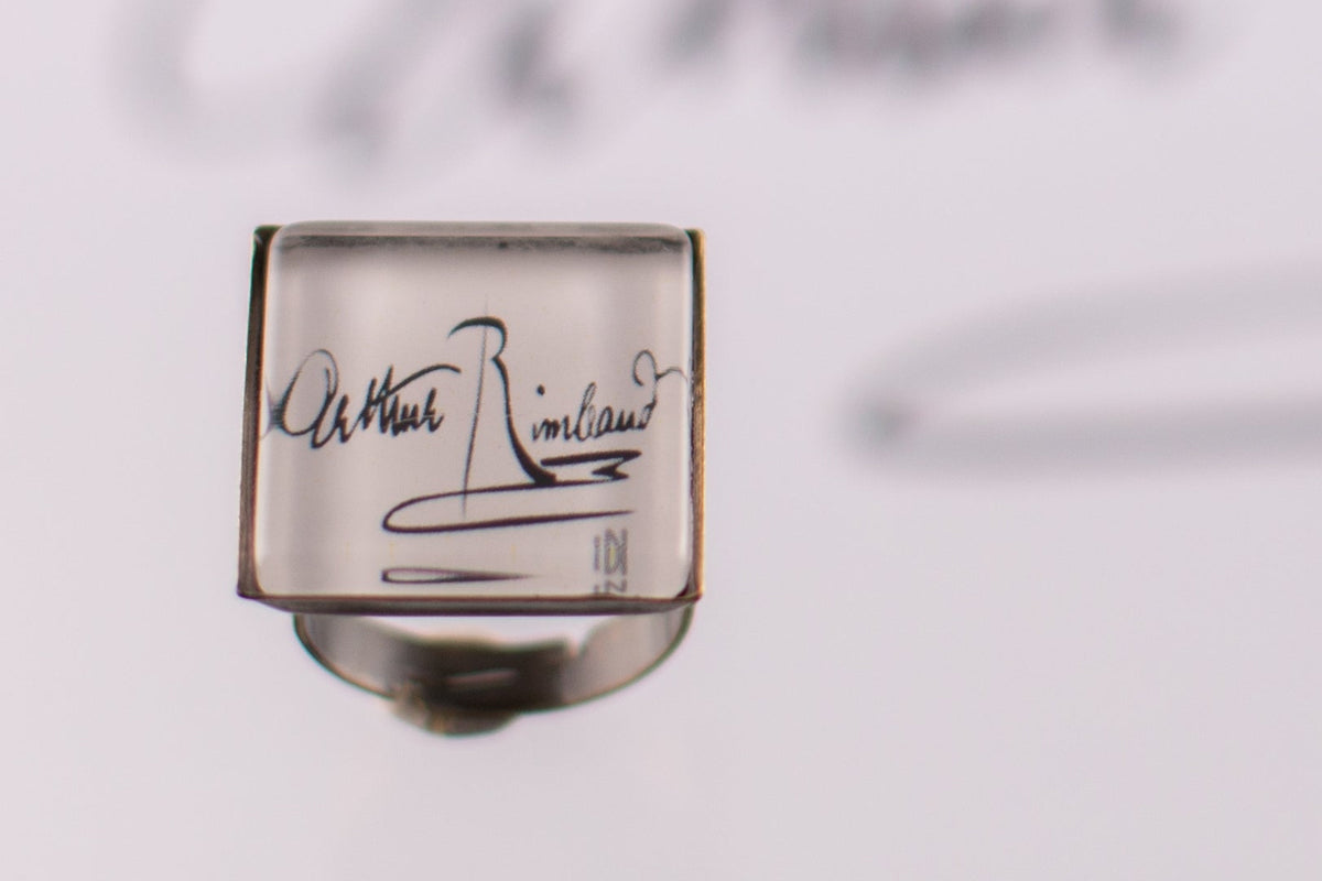 Bague cabochon carré argent Arthur RIMBAUD bijou littérature Collection : Signature