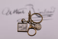 Porte clefs cabochon Arthur RIMBAUD bijou littérature Collection : Signature