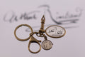 Porte clefs cabochon ronde bronze Arthur RIMBAUD littérature Collection : Signature