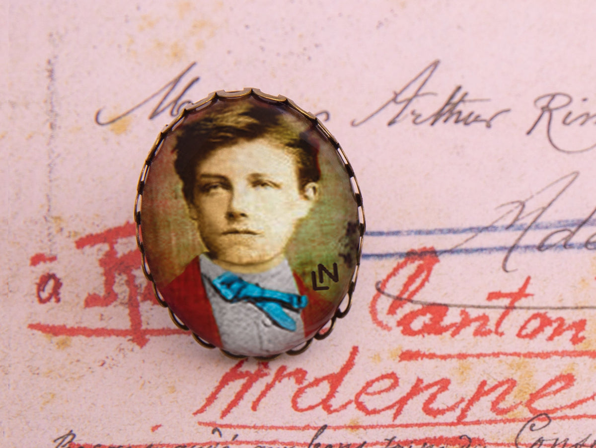 Bague bronze Arthur Rimbaud bijou littéraire cabochon Collection : Les Ardennes