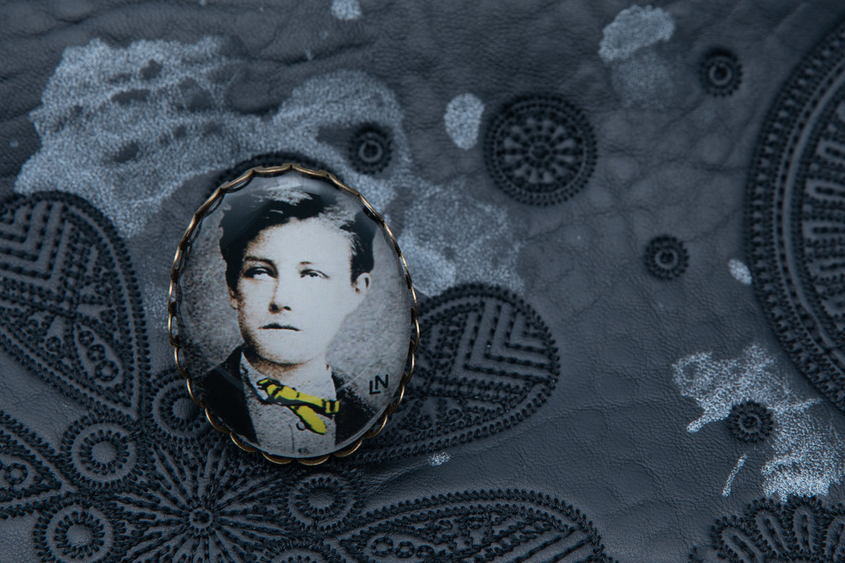 Grande bague bronze littéraire Arthur Rimbaud Poésie " Délires ll " Collection : Une saison en enfer