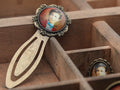 Marque page cabochon ronde bronze Arthur RIMBAUD littérature Collection : L'homme aux semelles de vent