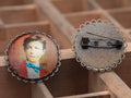 Broche bronze ronde dentelle Arthur RIMBAUD bijou littéraire cabochon Collection poème "L'homme aux semelles de vent"