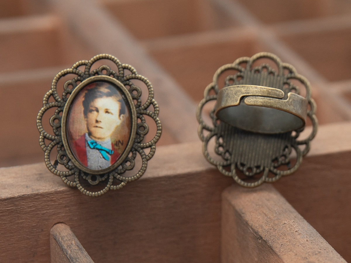 Bague bronze ovale Arthur RIMBAUD bijou littéraire  cabochon Collection  poème "L'homme aux semelles de vent"
