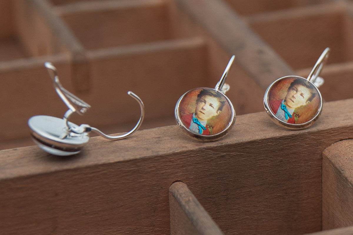 Boucles d'oreilles argent rondes Arthur RIMBAUD bijou littéraire cabochon Collection poème "L'homme"