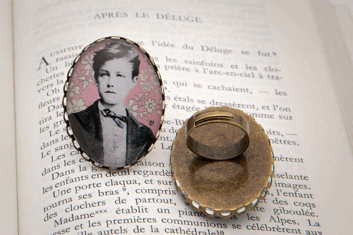 Bague grande bronze ovale Arthur RIMBAUD bijou littéraire rose fond liberty cabochon Collection les illuminations poème "Après LE DELUGE"