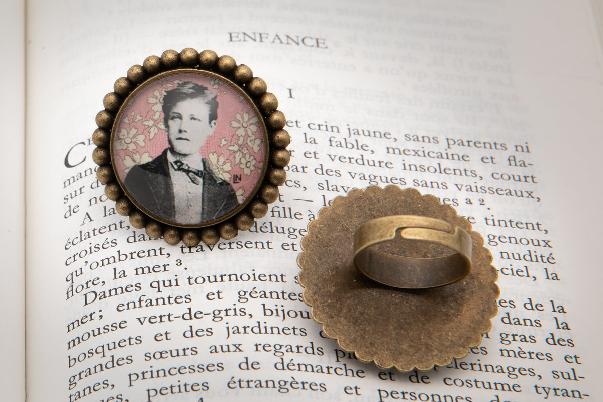 Bague bronze ronde Arthur RIMBAUD bijou littéraire Rose fond liberty cabochon Collection les illuminations poème "ENFANCE  I"