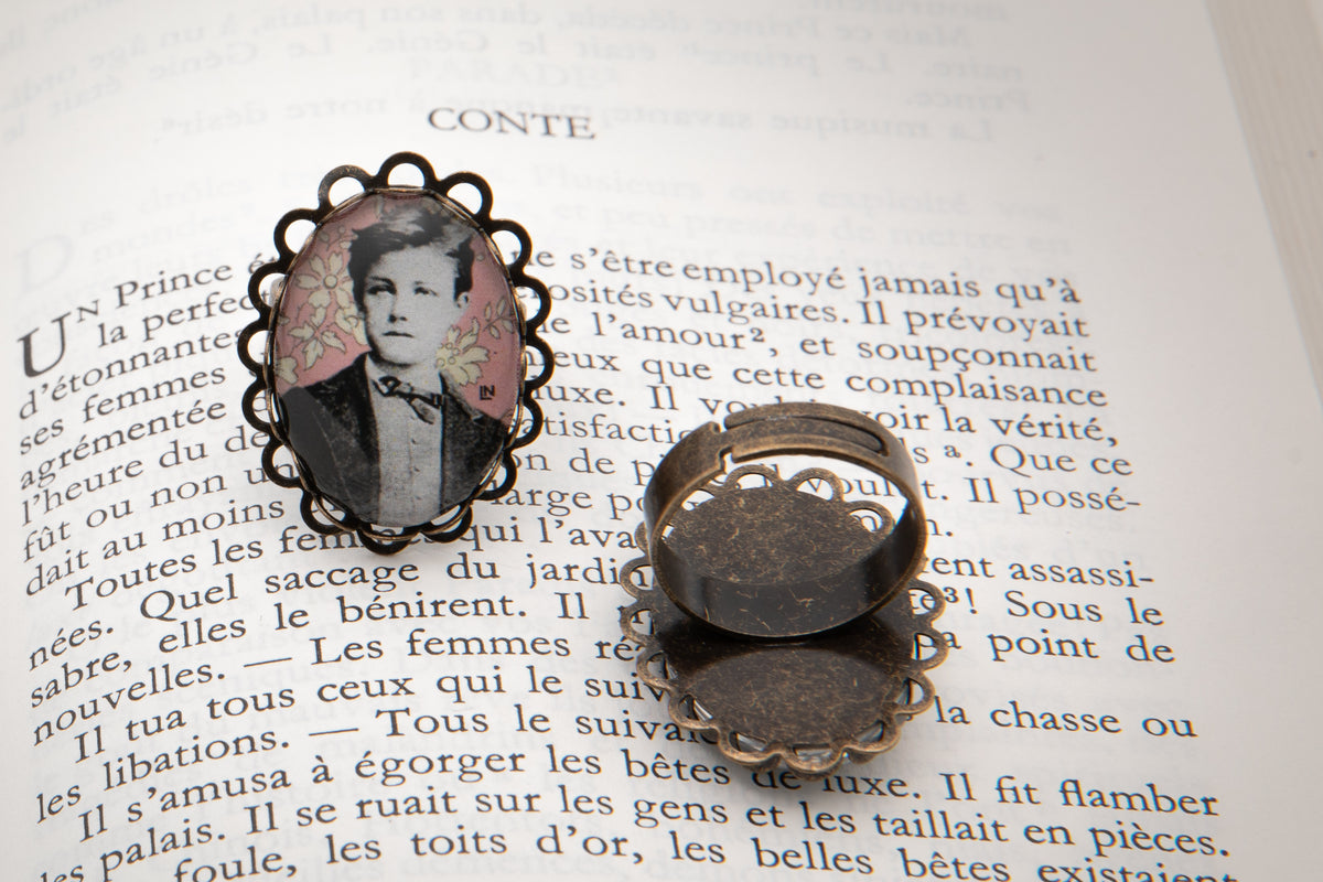 Bague bronze ovale dentelle Arthur RIMBAUD bijou littéraire Rose fond liberty cabochon Collection les illuminations poème "CONTE"