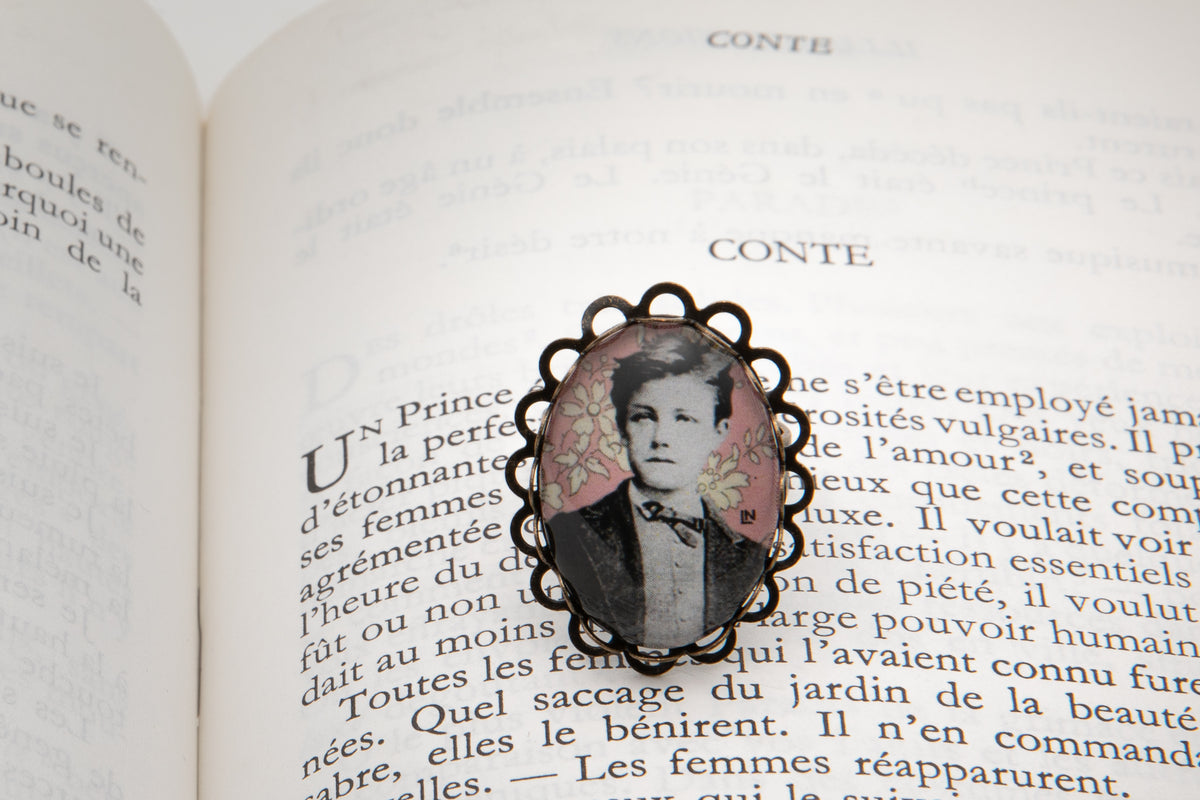 Bague bronze ovale dentelle Arthur RIMBAUD bijou littéraire Rose fond liberty cabochon Collection les illuminations poème "CONTE"