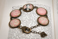 Bracelet bronze Arthur RIMBAUD bijou littéraire Rose fond liberty cabochon Collection les illuminations poème "VILLE II" BRAILL1