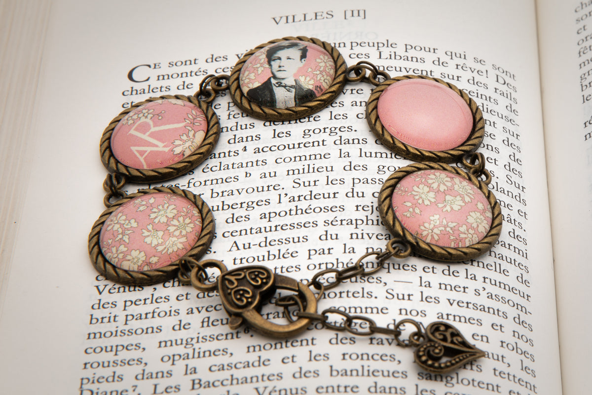 Bracelet bronze Arthur RIMBAUD bijou littéraire Rose fond liberty cabochon Collection les illuminations poème "VILLE II" BRAILL1