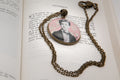 Collier bronze  Arthur RIMBAUD bijou littéraire Rose fond liberty cabochon Collection les illuminations poème "MYSTIQUE"
