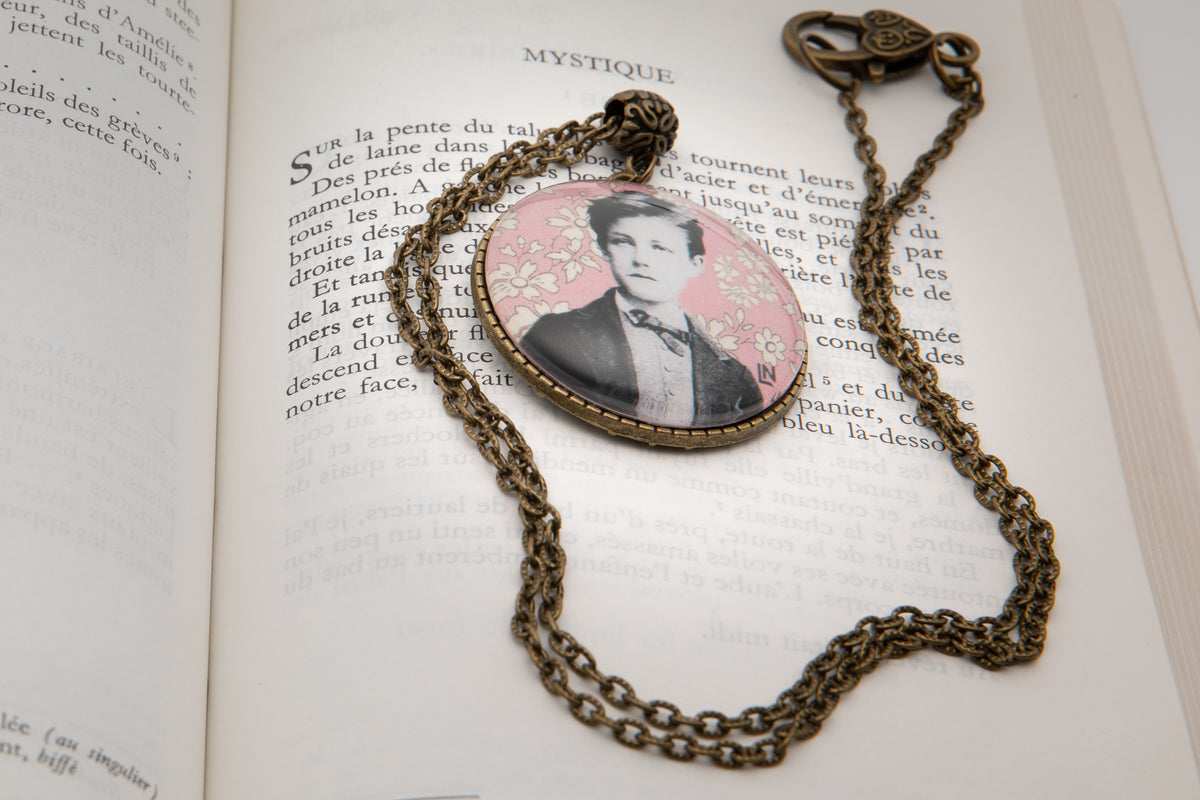 Collier bronze  Arthur RIMBAUD bijou littéraire Rose fond liberty cabochon Collection les illuminations poème "MYSTIQUE"