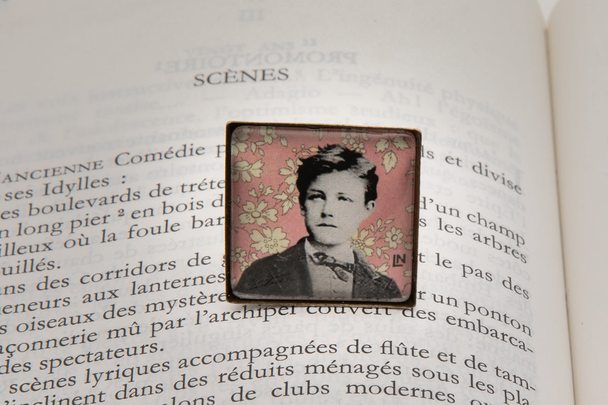 Bague bronze carré Arthur RIMBAUD bijou littéraire Rose fond liberty cabochon Collection les illuminations poème "SCENES"